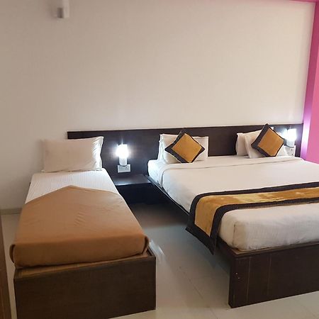Hotel Golden View Shirdi Eksteriør bilde