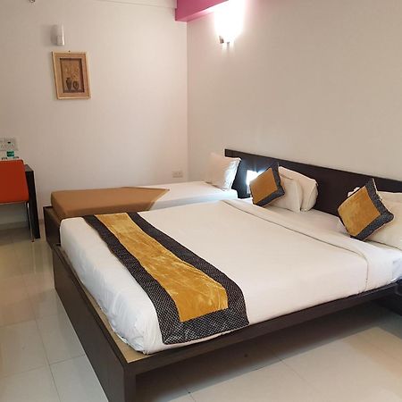 Hotel Golden View Shirdi Eksteriør bilde