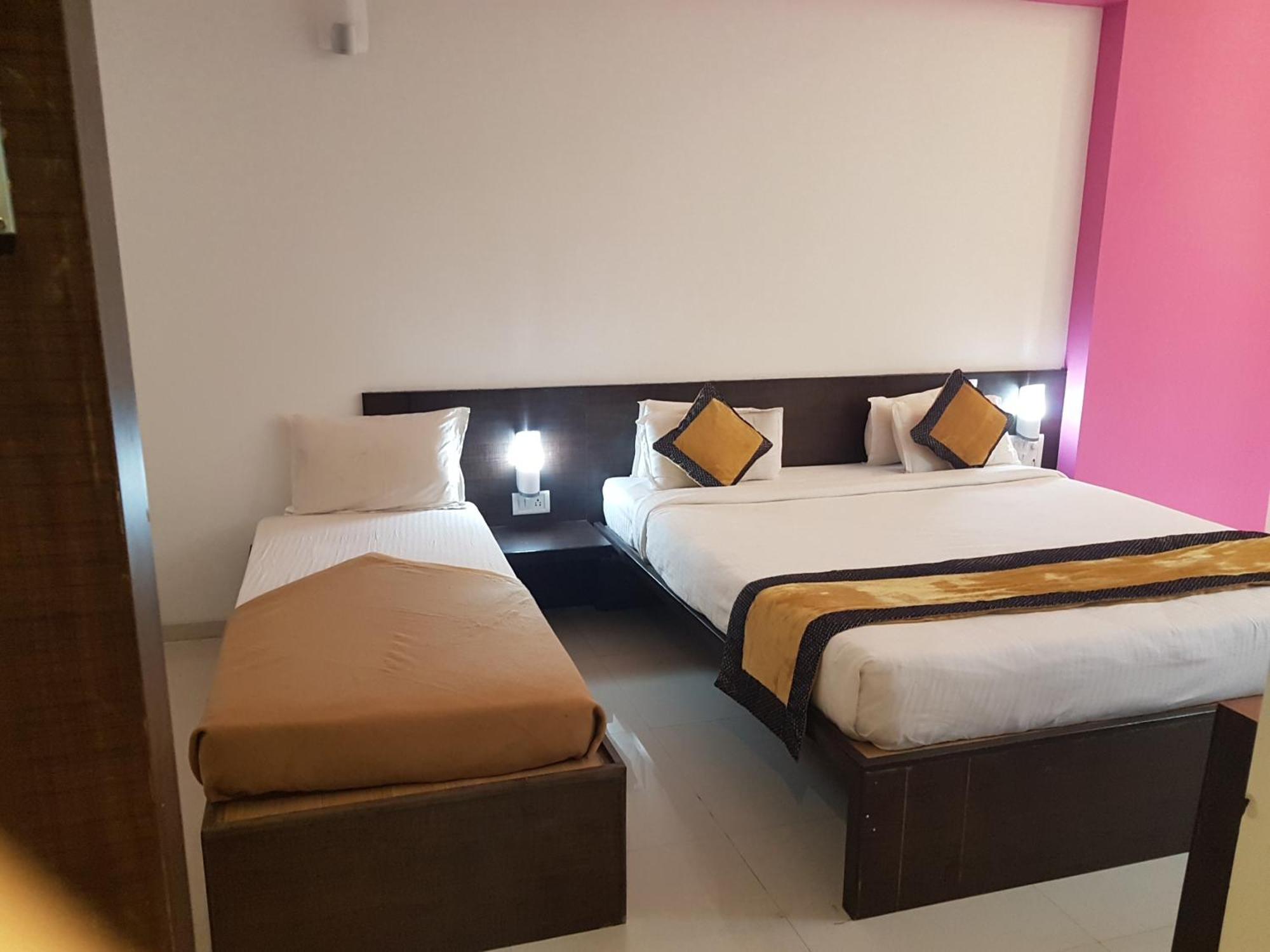 Hotel Golden View Shirdi Eksteriør bilde