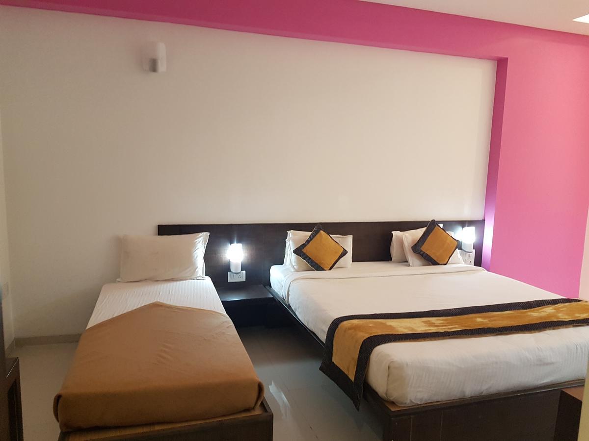 Hotel Golden View Shirdi Eksteriør bilde