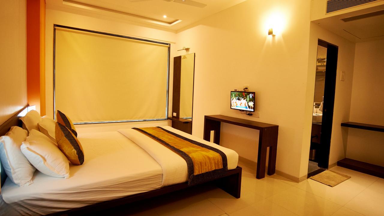 Hotel Golden View Shirdi Eksteriør bilde