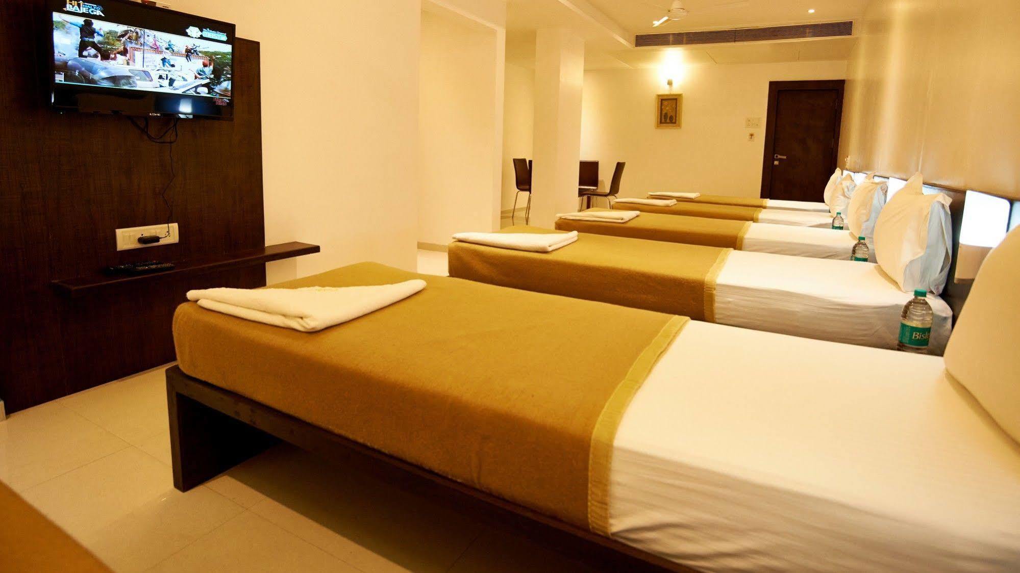 Hotel Golden View Shirdi Eksteriør bilde