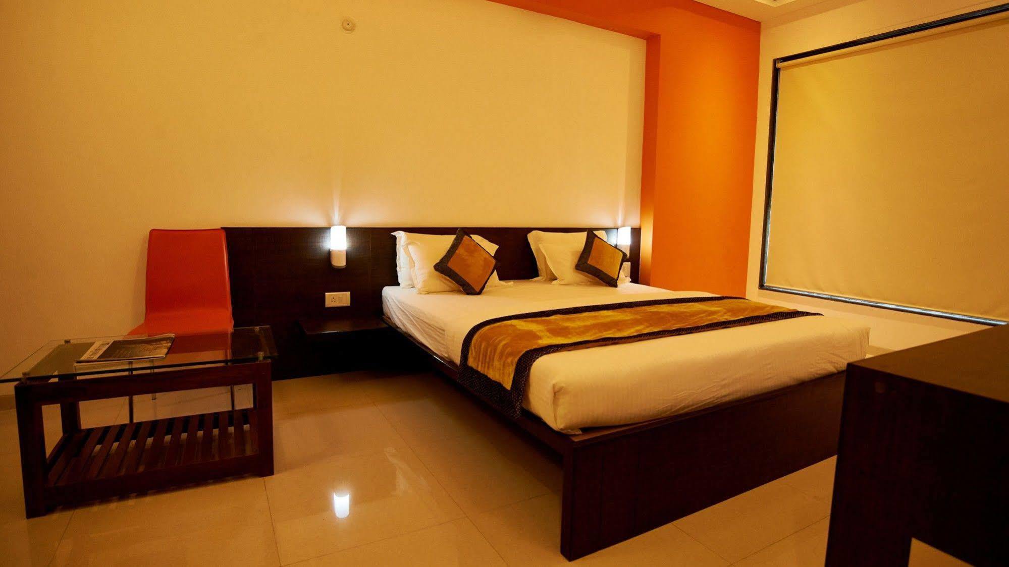 Hotel Golden View Shirdi Eksteriør bilde
