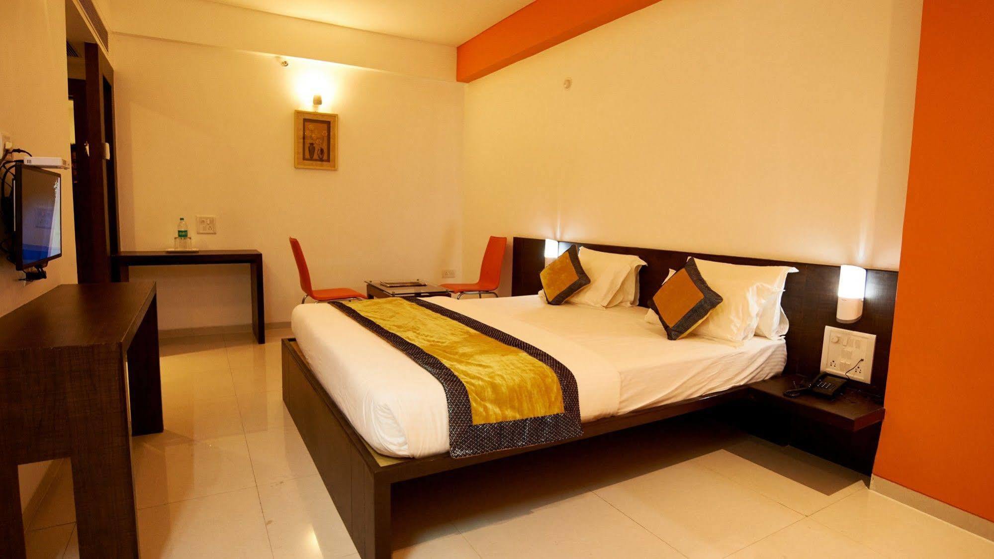 Hotel Golden View Shirdi Eksteriør bilde