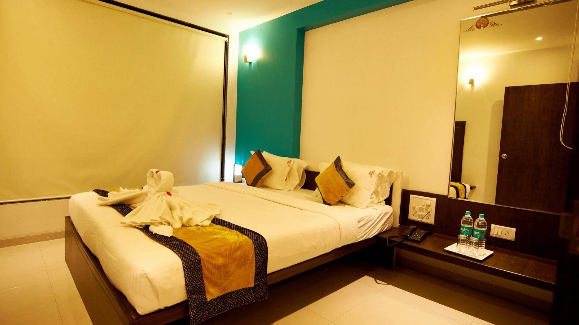 Hotel Golden View Shirdi Eksteriør bilde