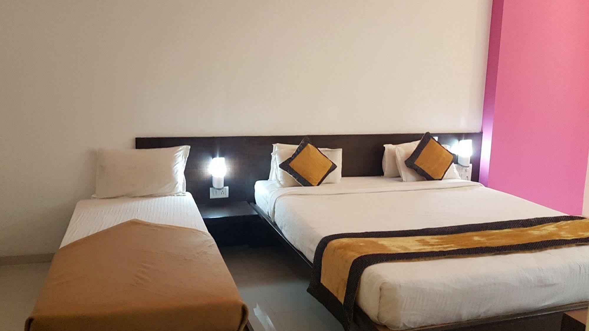 Hotel Golden View Shirdi Eksteriør bilde