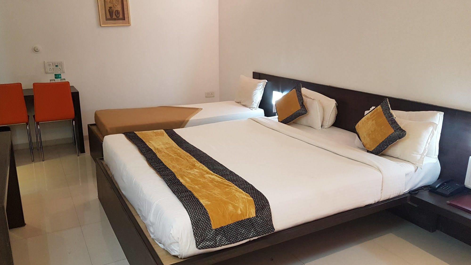 Hotel Golden View Shirdi Eksteriør bilde