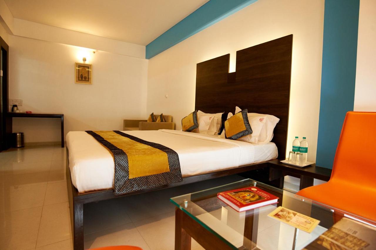 Hotel Golden View Shirdi Eksteriør bilde